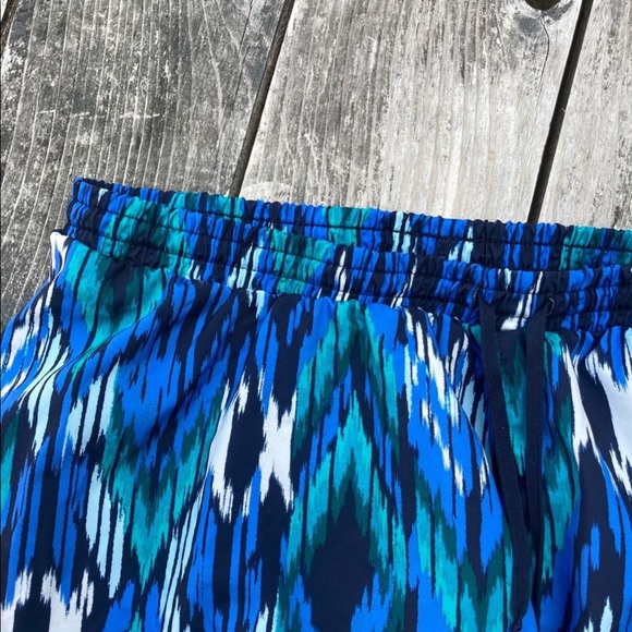 Old Navy size Lg Ikat print running short - Picture 5 of 5